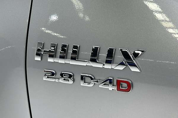 2024 Toyota Hilux SR GUN126R 4X4 thumb-21