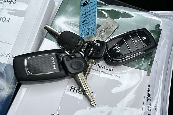 2024 Toyota Hilux SR GUN126R 4X4 thumb-22