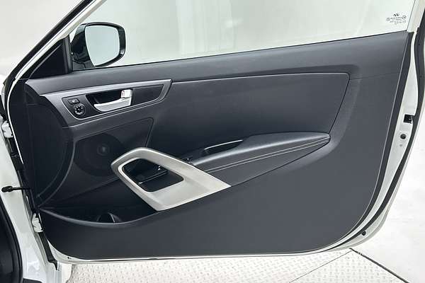 2014 Hyundai Veloster SR Turbo FS3 thumb-18