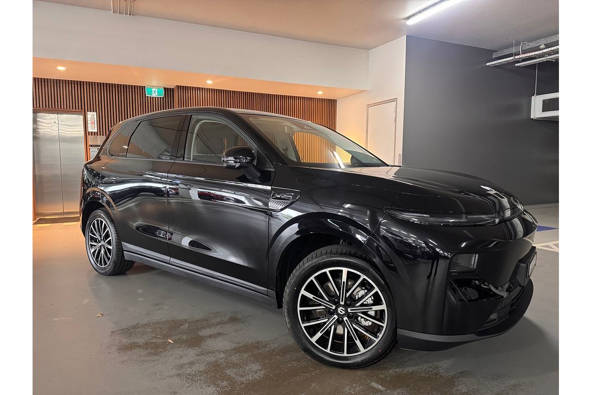 2025 Leapmotor B10 Design LR A12