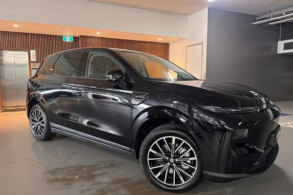 2025 Leapmotor B10 Design LR A12