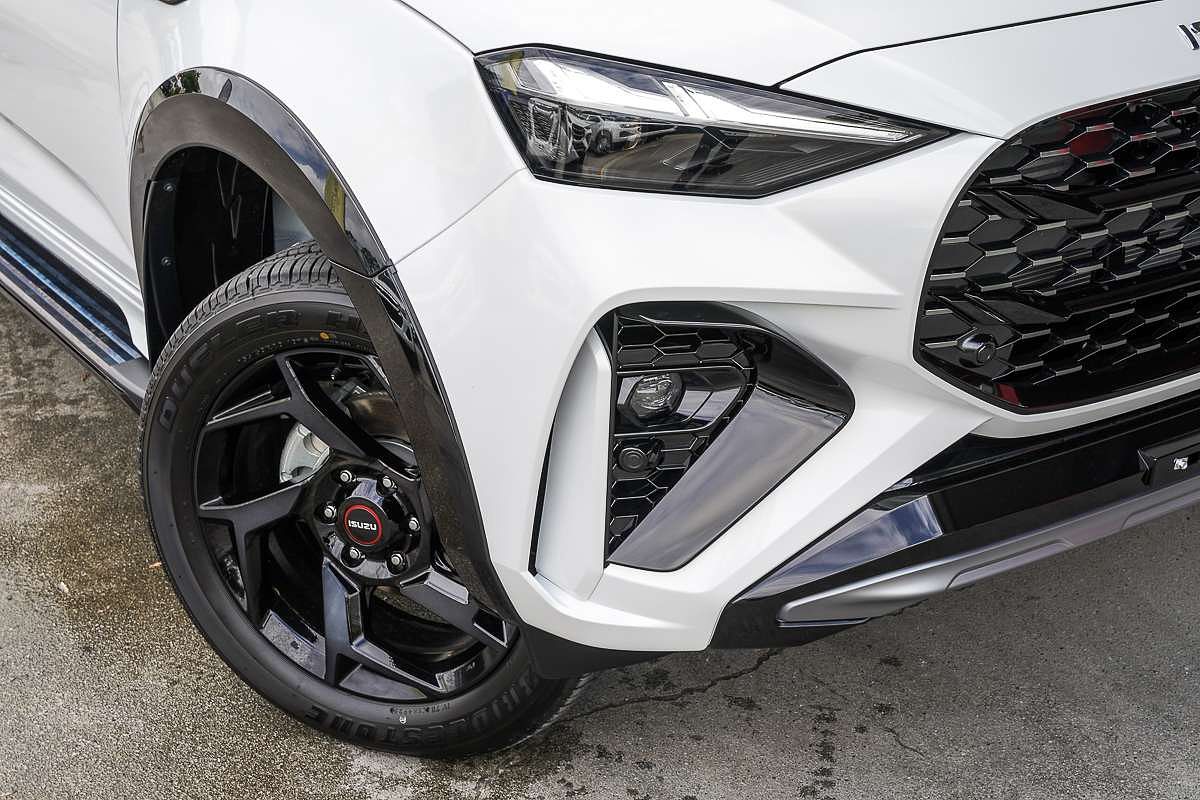 2025 Isuzu MU-X X-TERRAIN