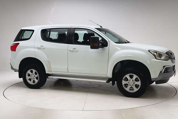 2017 Isuzu MU-X LS-M thumb-3