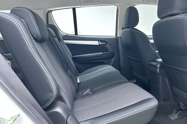 2017 Isuzu MU-X LS-M thumb-11