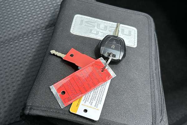 2017 Isuzu MU-X LS-M thumb-22