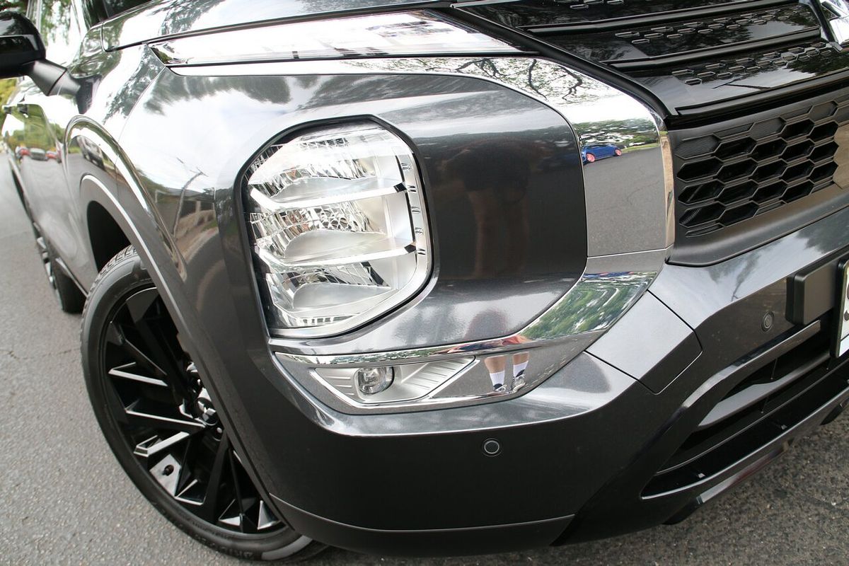 2024 Mitsubishi Outlander Black Edition ZM