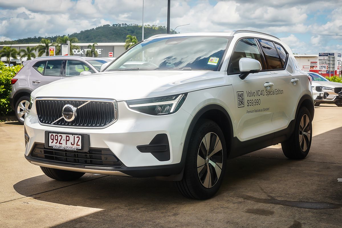 2025 Volvo XC40 Plus B4 Special Edition