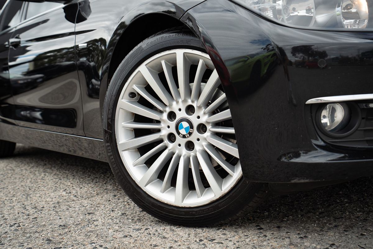 2013 BMW 3 Series 320i F30