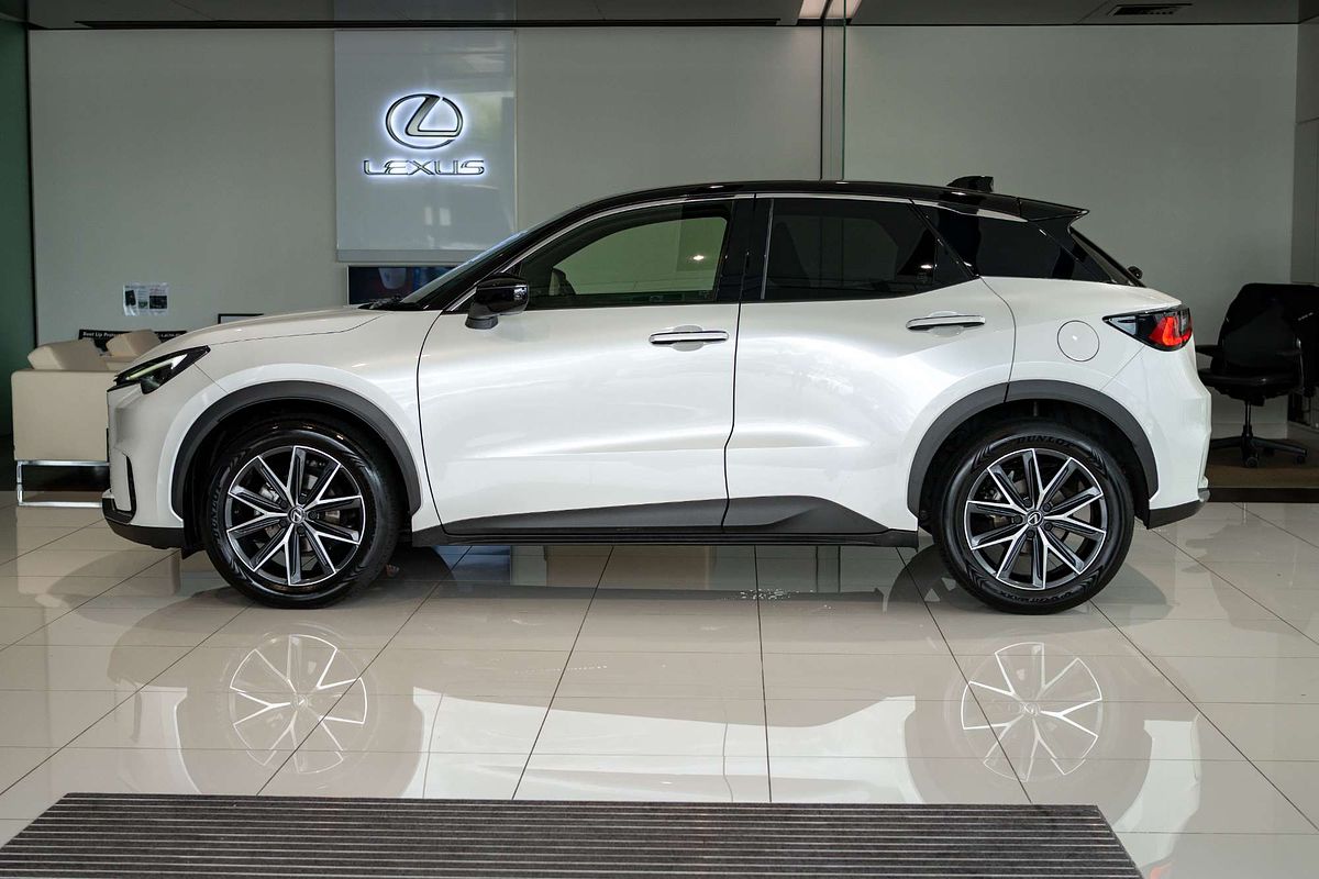 2023 Lexus LBX Luxury MAYH10R