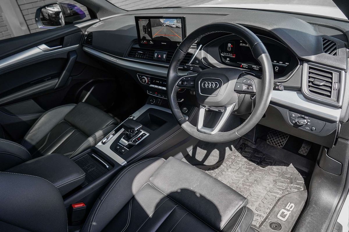 2023 Audi Q5 45 TFSI Dynamic Black FY