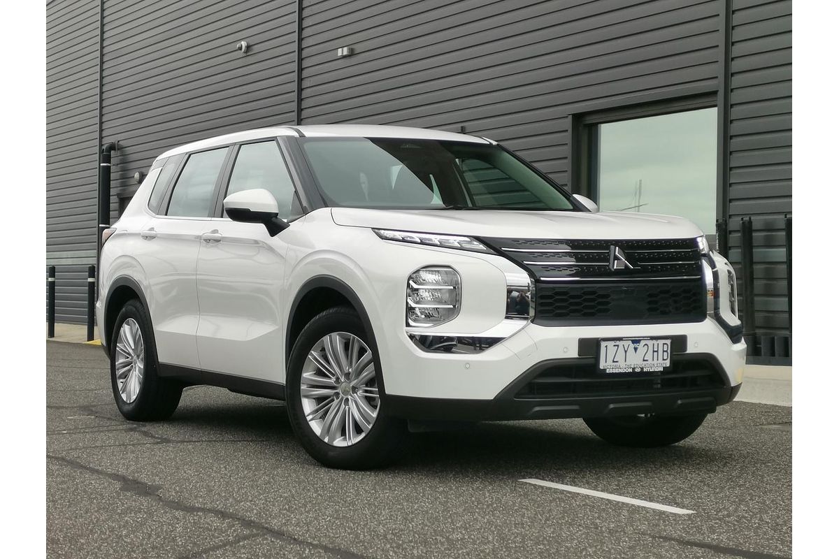 2024 Mitsubishi Outlander ES ZM