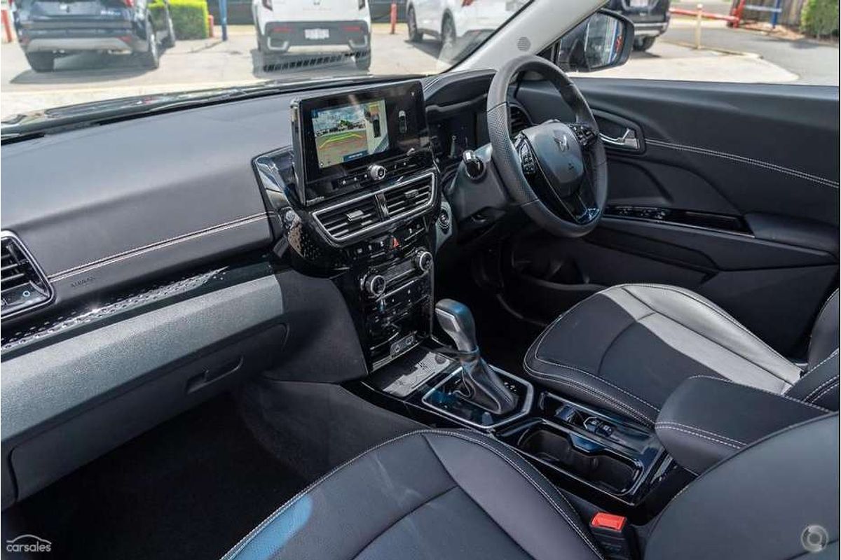 2025 Mahindra XUV3XO AX7L