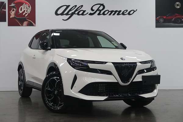 2026 Alfa Romeo Junior Ibrida Series 1