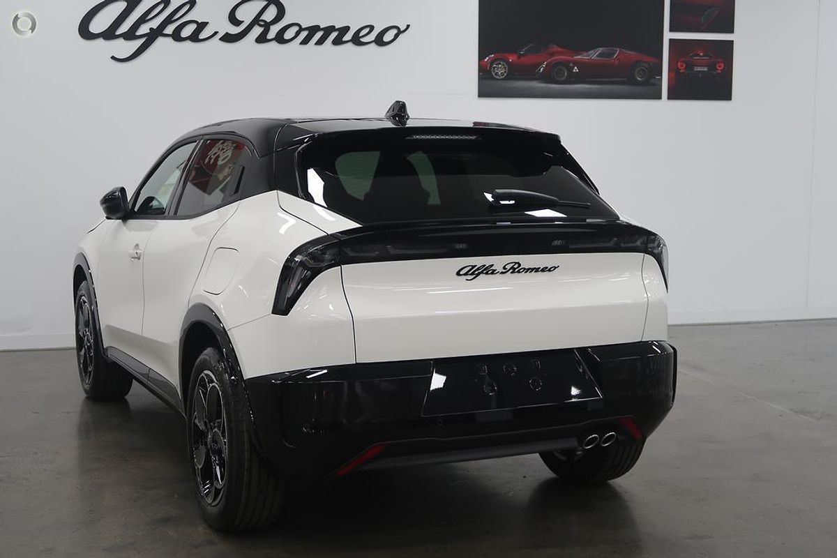 2026 Alfa Romeo Junior Ibrida Series 1