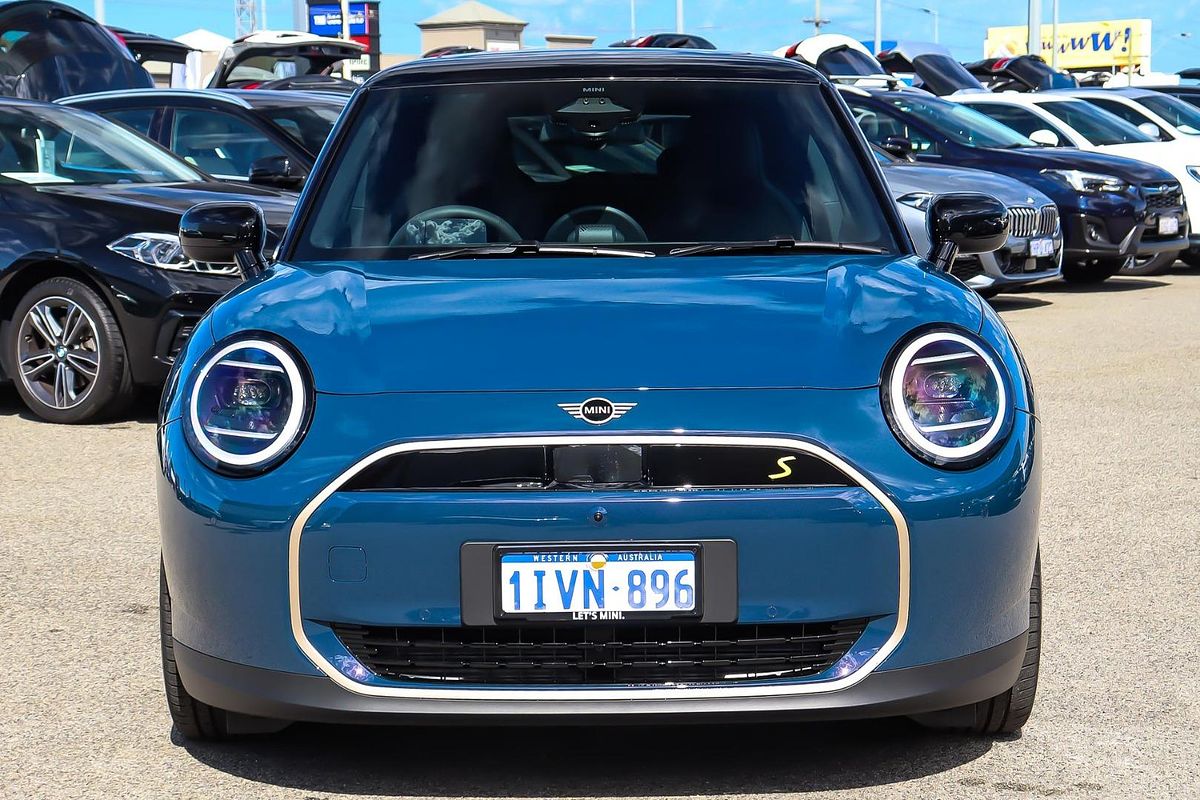 2025 MINI Cooper SE Favoured J01