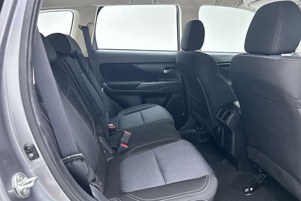 2019 Mitsubishi Outlander ES ZL thumb-11