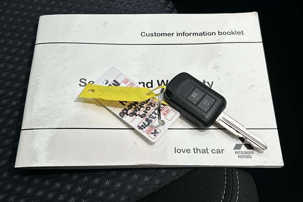 2019 Mitsubishi Outlander ES ZL thumb-22