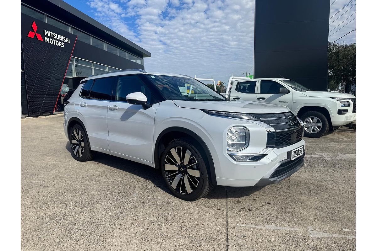 2025 Mitsubishi Outlander Exceed ZM