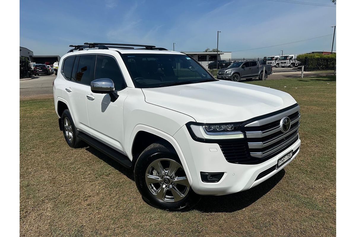 2024 Toyota Landcruiser Sahara FJA300R