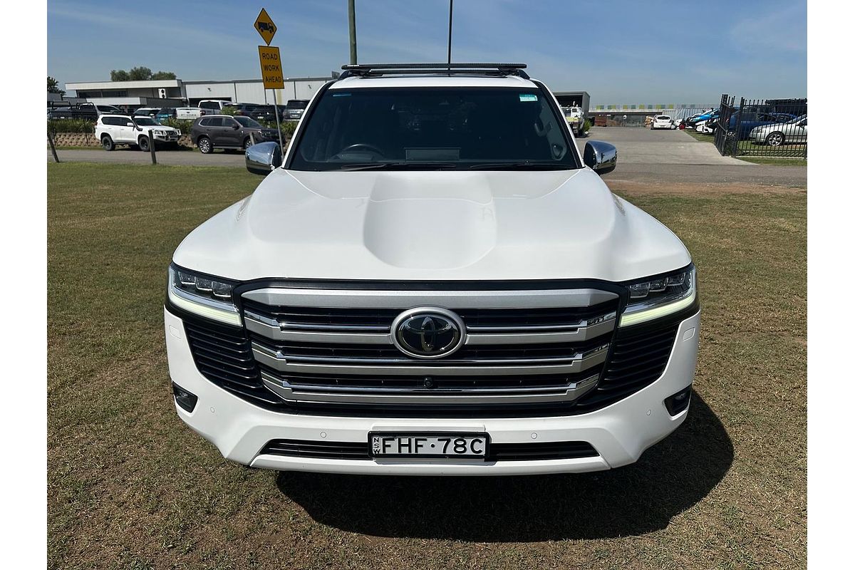 2024 Toyota Landcruiser Sahara FJA300R