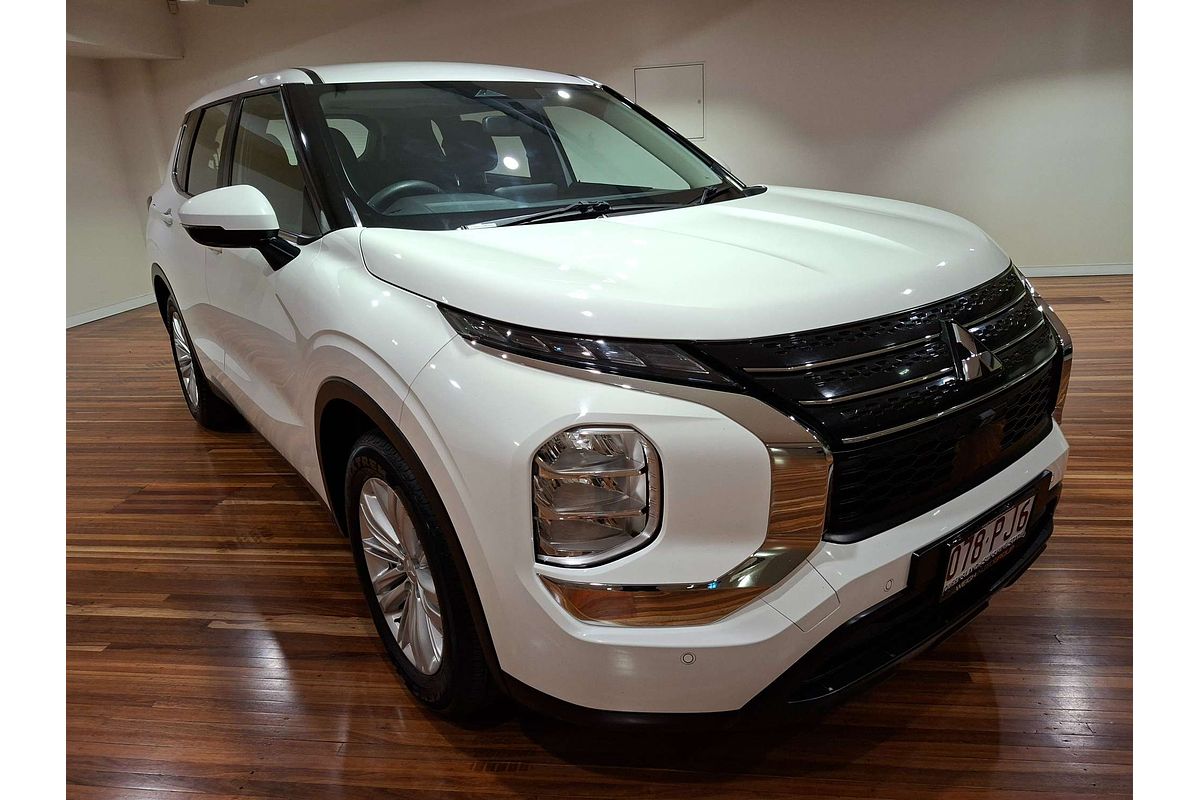 2023 Mitsubishi Outlander ES ZM