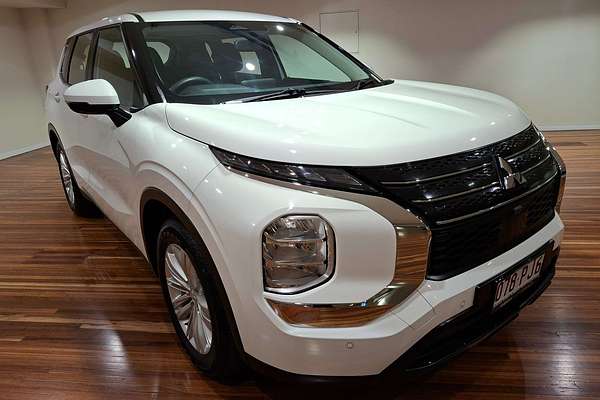 2023 Mitsubishi Outlander ES ZM