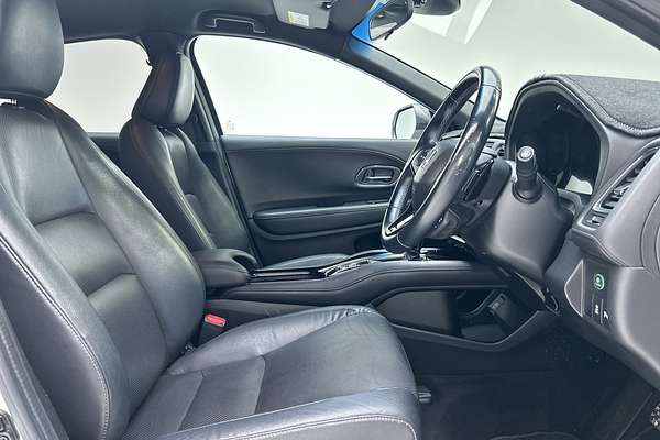2018 Honda HR-V RS thumb-12