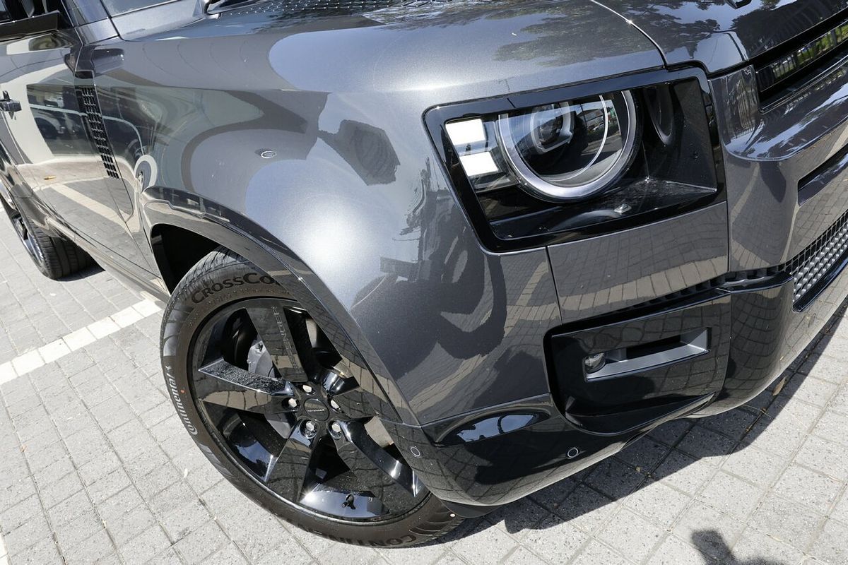 2025 Land Rover Defender 110 P425 X-Dynamic SE L663