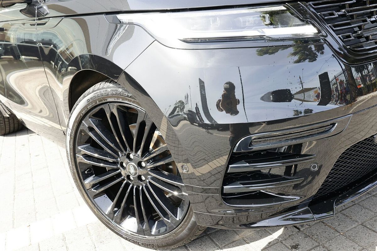 2025 Land Rover Range Rover Velar P250 Dynamic SE L560