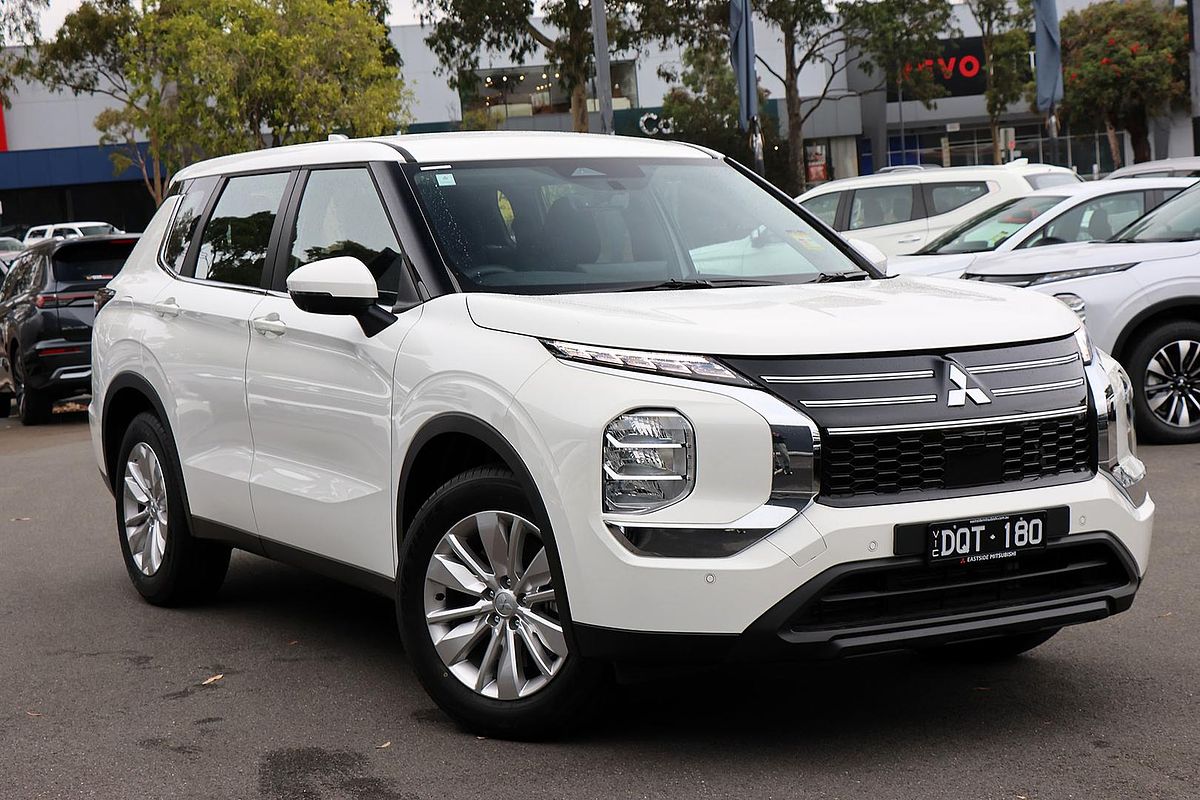 2025 Mitsubishi Outlander ES ZM