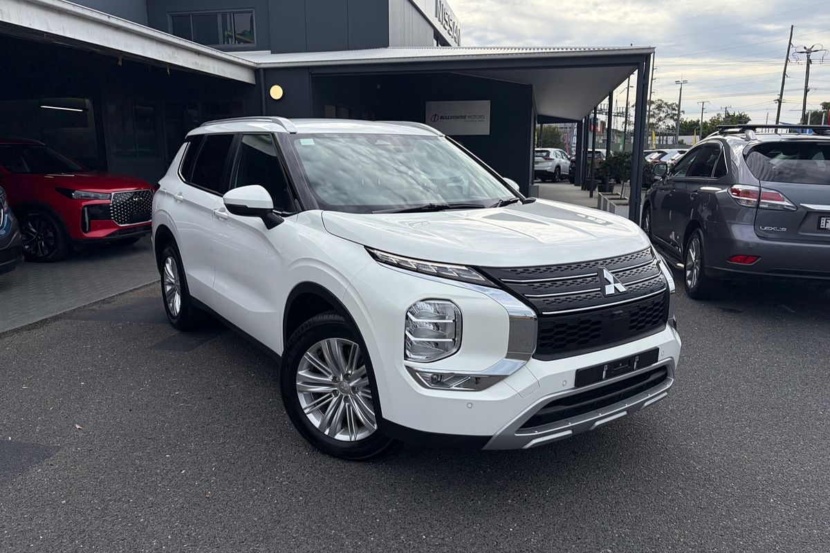 2024 Mitsubishi Outlander LS ZM