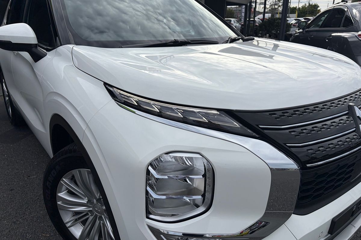 2024 Mitsubishi Outlander LS ZM