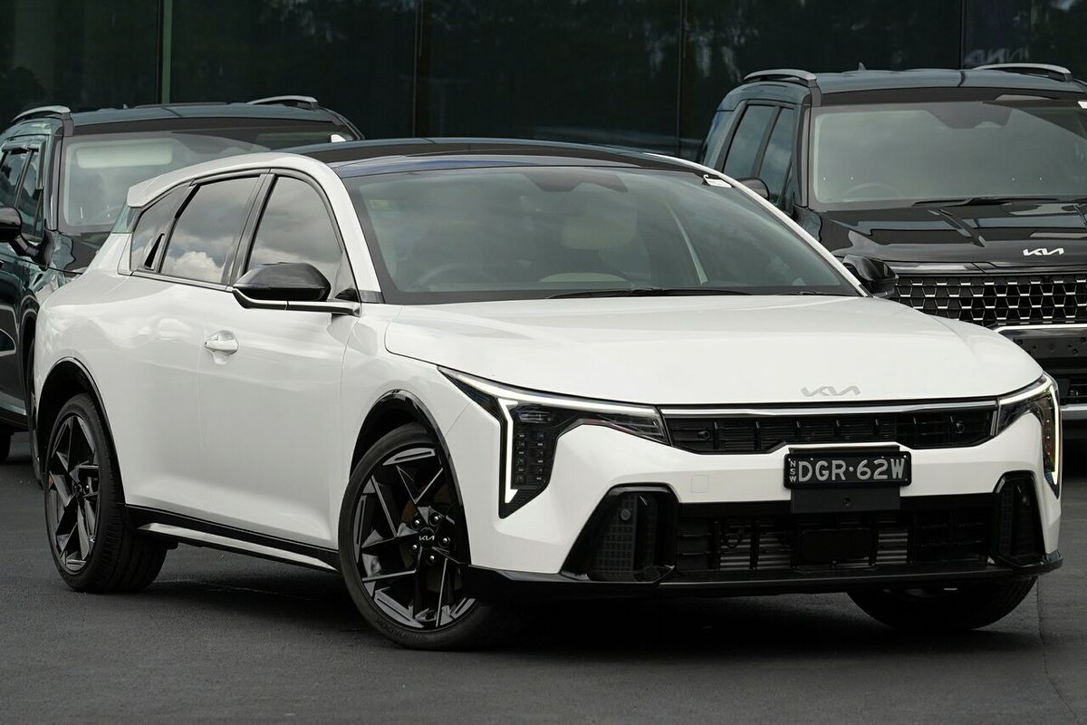 2025 Kia K4 GT-Line CL4m