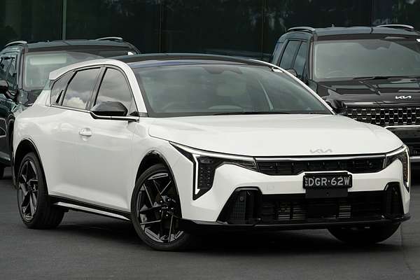 2025 Kia K4 GT-Line CL4m