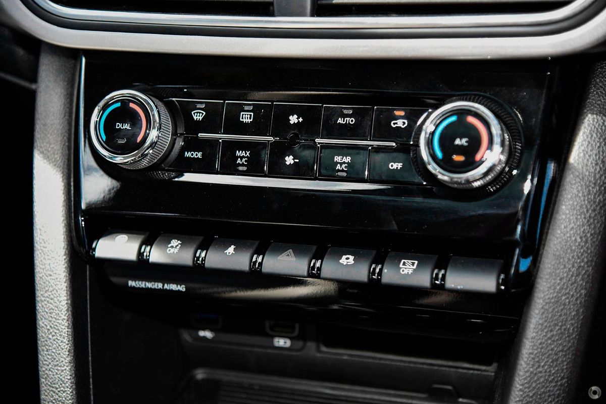 2025 Mahindra XUV700 AX7L