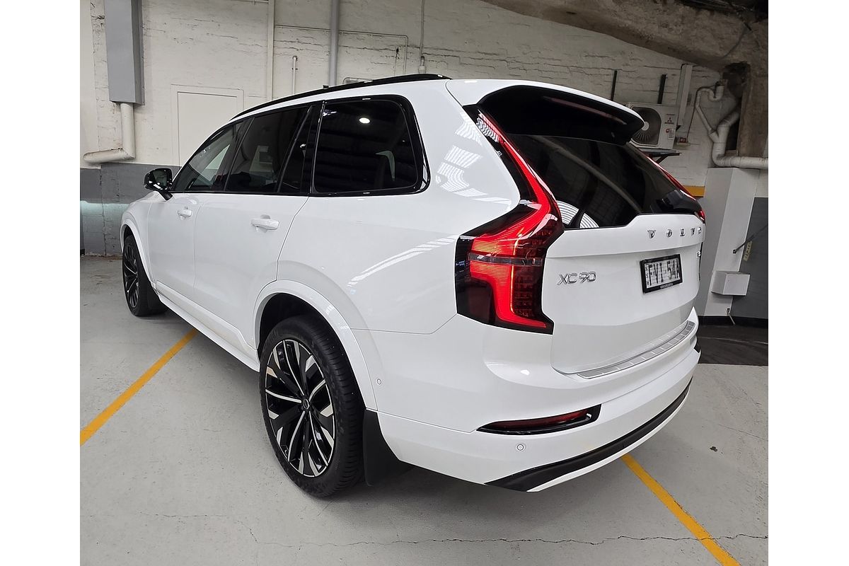 2025 Volvo XC90 Ultra B5 Dark