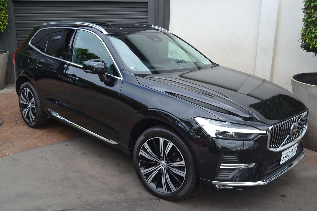 2023 Volvo XC60 Ultimate B5 Bright