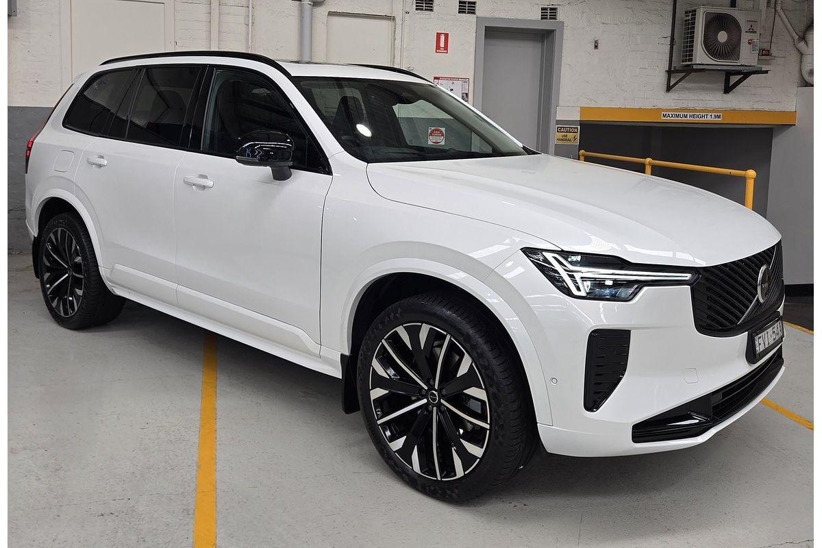 2025 Volvo XC90 Ultra B5 Dark