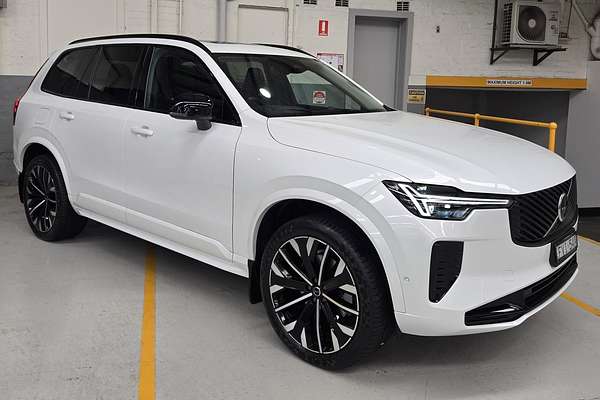 2025 Volvo XC90 Ultra B5 Dark