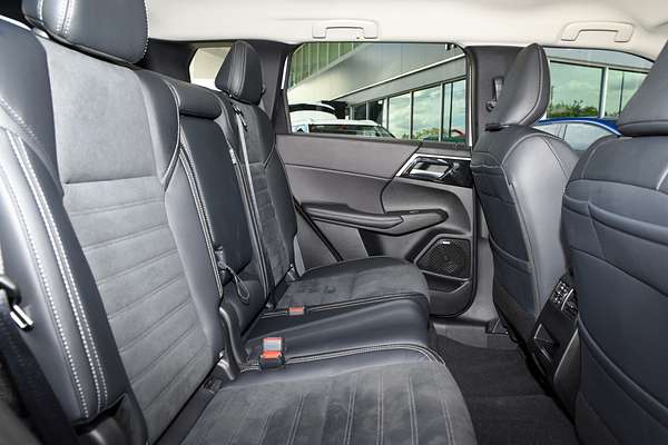 2025 Mitsubishi Outlander Aspire ZM thumb-8