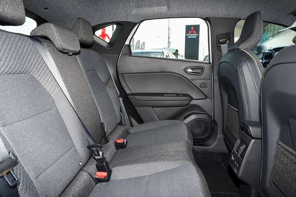 2025 Mitsubishi ASX Aspire XE thumb-8