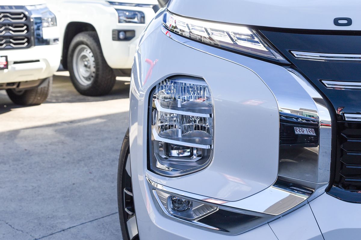 2025 Mitsubishi Outlander Exceed Tourer ZM