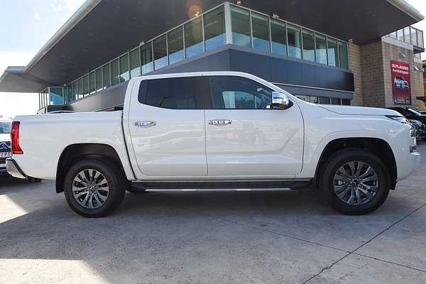 2025 Mitsubishi Triton GLS MV 4X4 thumb-4