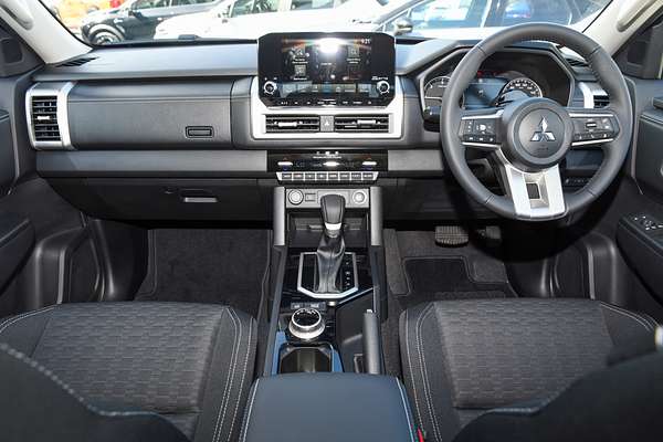 2025 Mitsubishi Triton GLS MV 4X4 thumb-16