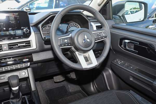 2025 Mitsubishi Triton GLS MV 4X4 thumb-17
