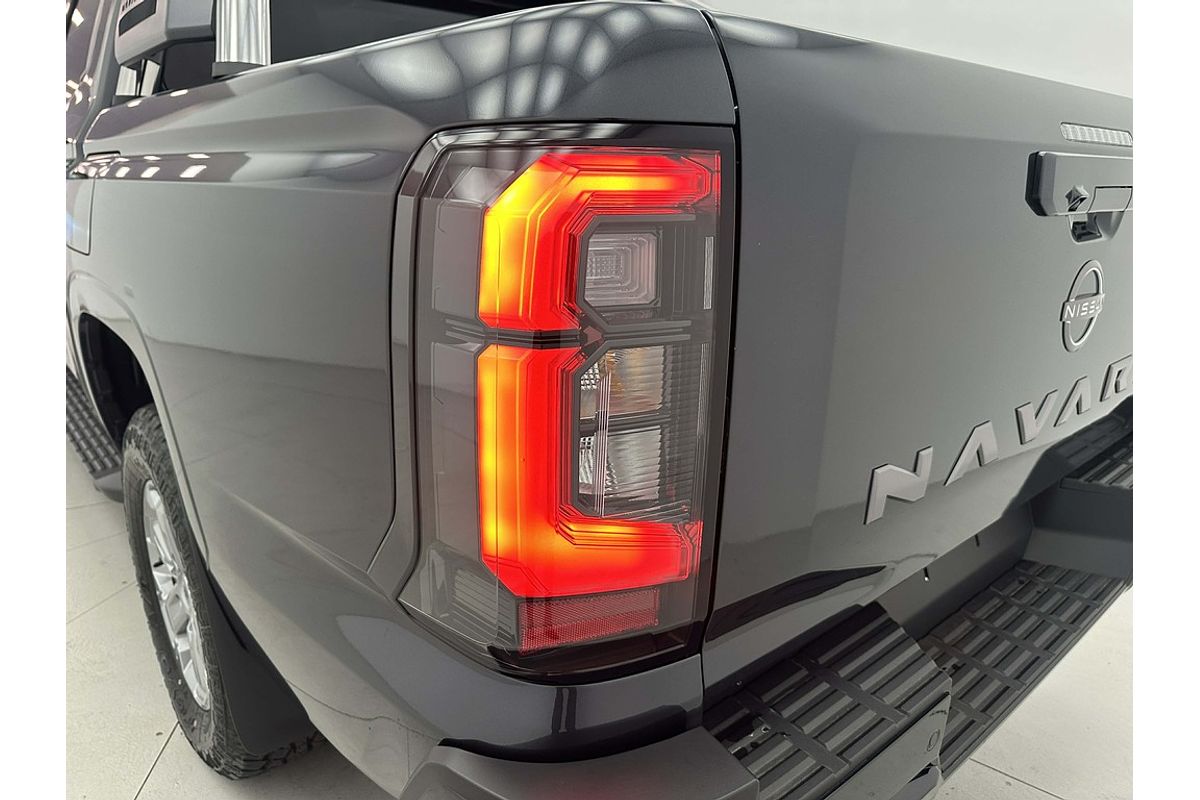 Nissan NAVARA 4X4 2.4 DSL AUTO DC ST