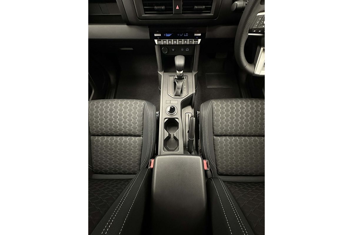 Nissan NAVARA 4X4 2.4 DSL AUTO DC ST