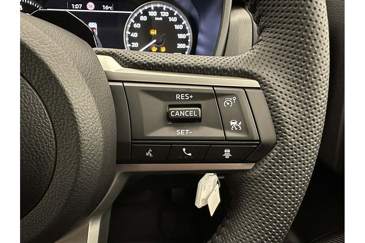 Nissan NAVARA 4X4 2.4 DSL AUTO DC ST