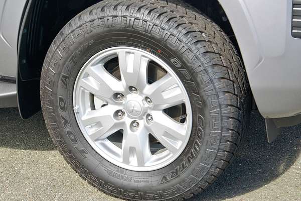 2025 Mitsubishi Triton GLX+ MV 4X4 thumb-3