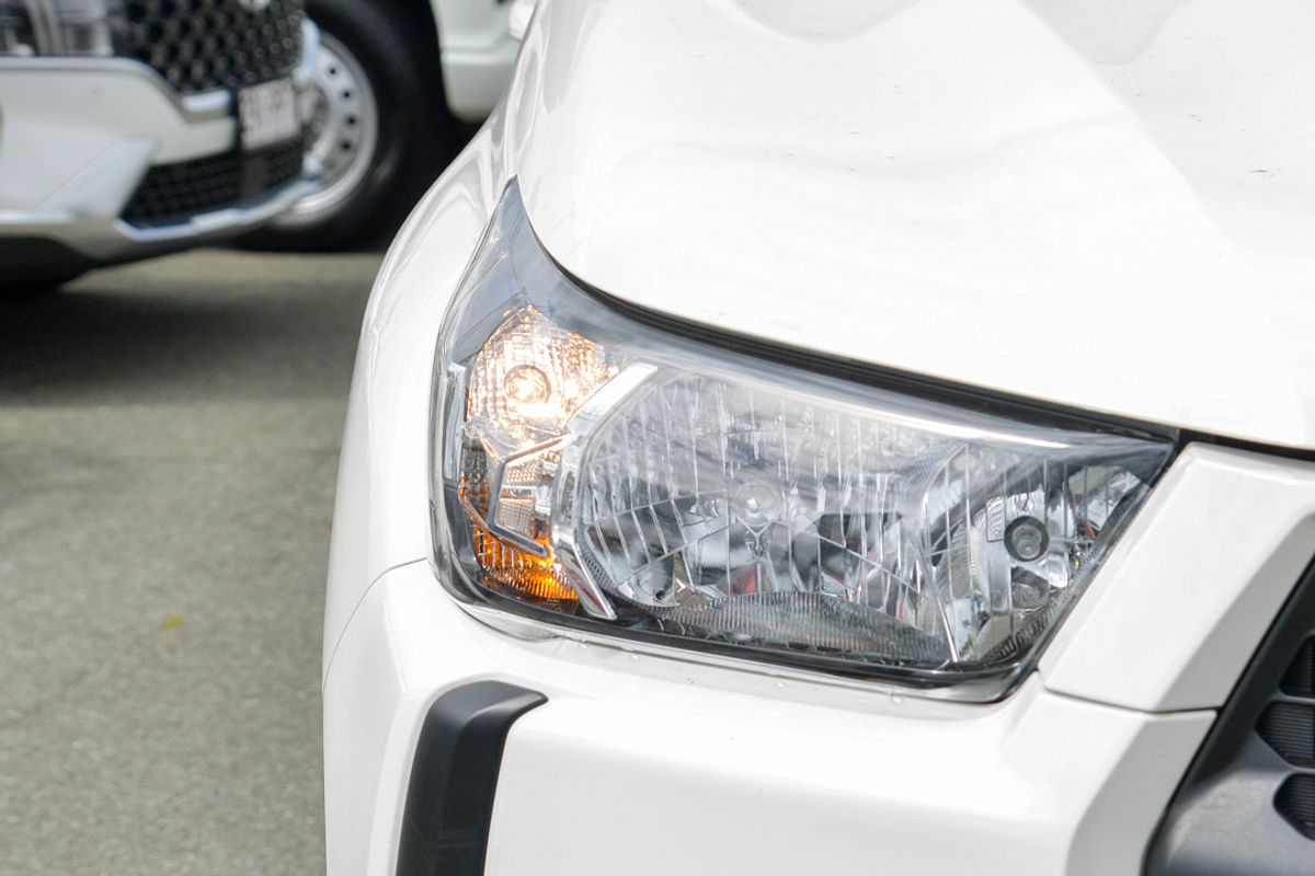 2025 Toyota Hilux SR GUN126R 4X4